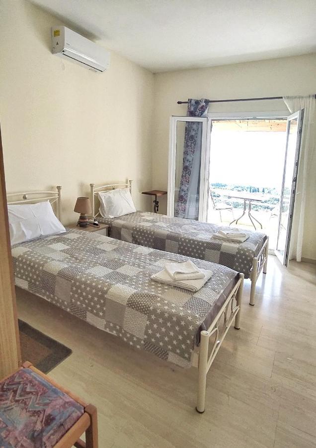Hellmann Apartments Afión 外观 照片